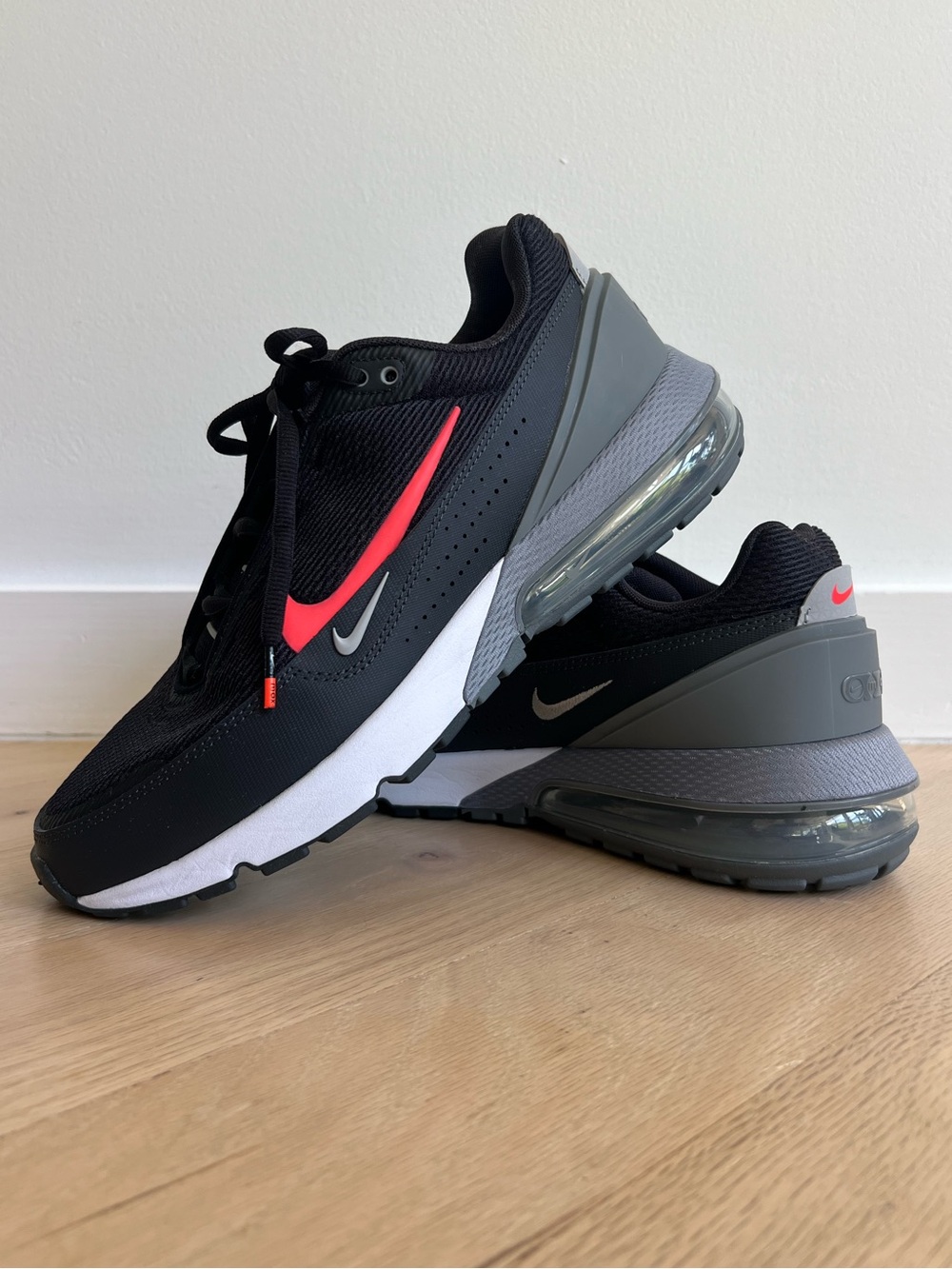 Nike Air Max Pulse Men’s Black Bright Crimson Gray Sneakers FQ4156-001 Size 11